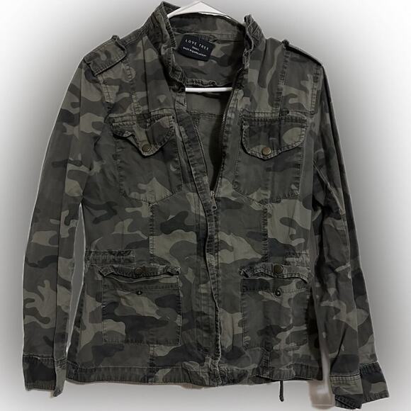 Camouflage jacket by Love Tree so cute perfect with jeans! Size small - Picture 1 of 7